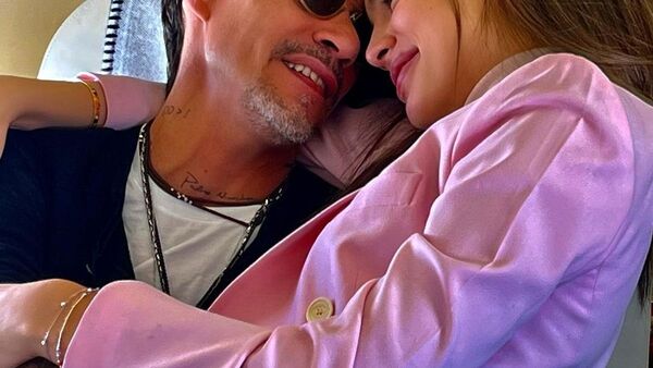 Tarotista dice que Nadia Ferreira usa a Marc Anthony por la fama