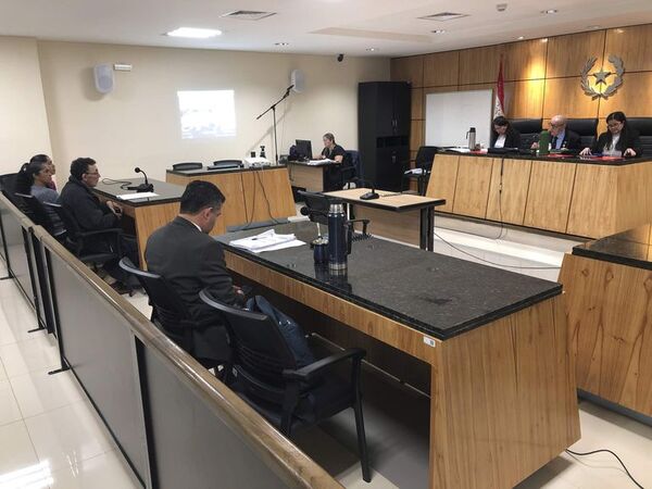Condenan a acusadas por invasión de inmueble - ABC en el Este - ABC Color