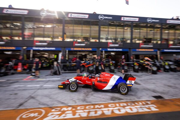 Versus / Duerksen ya toma contacto con el trazado de Zandvoort - PARAGUAYPE.COM
