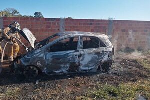 Encuentran vehículo incinerado y un cuerpo dentro, en Capiatá