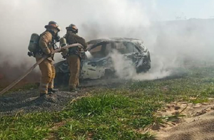 Hallan cadáver en un vehículo incendiado en Capiatá - Noticiero Paraguay