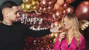 Crónica / ¡Salen las fotos románticas del cumple de la Tía de los cerristas"