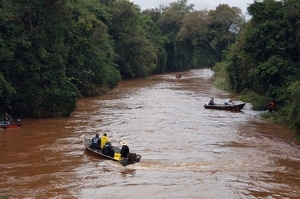 Dos adolescentes mueren ahogados tras caída de vehículo al río - Noticde.com