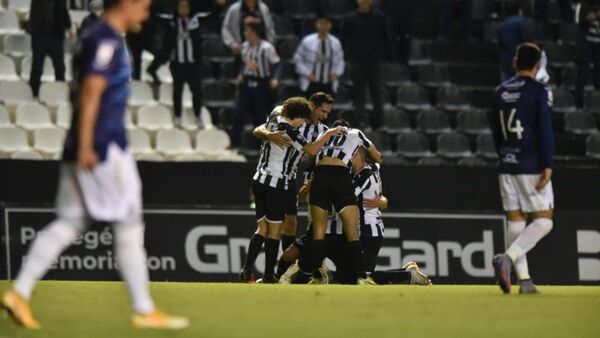Libertad vuelve a ganar y extiende su ventaja