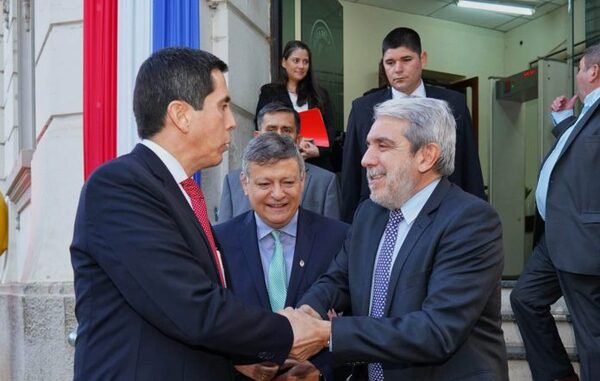 Ministro de Seguridad argentino agradece colaboración paraguaya para arrojar luz sobre el caso del avión iraní | OnLivePy