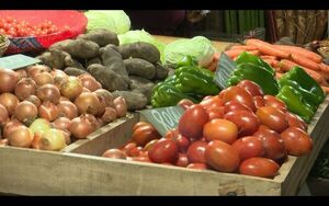 Precios de verduras y otros productos del Mercado 4 en vísperas del Día del Padre - Economía - ABC Color