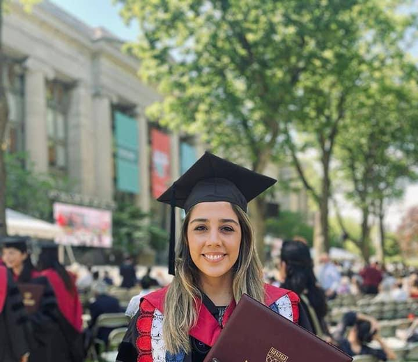 ¡Orgullo nacional! Paraguaya egresa de Harvard