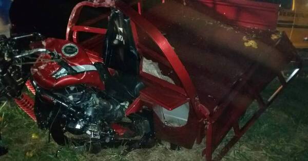 La Nación / Joven que chocó su motocarro y falleció habría sido apuñalado antes del accidente