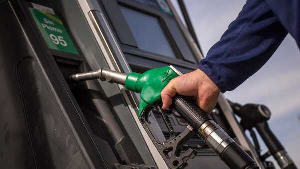 Combustible: privados anuncian que también subirán sus precios la otra semana | Análisis Macro | 5Días