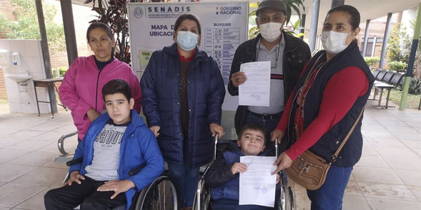 ENTREGARON SILLAS DE RUEDAS A FAMILIAS
