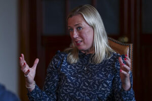 La comisaria europea Urpilainen ve "muchas oportunidades de invertir en Ecuador" - MarketData