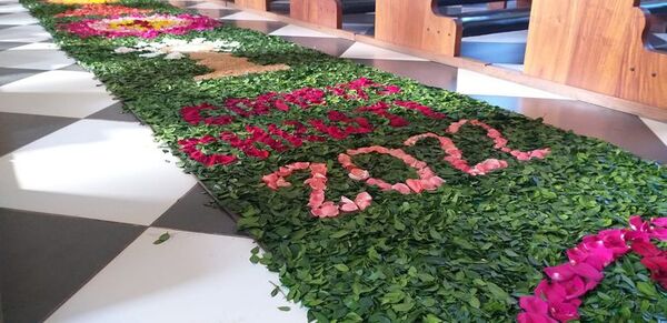 Preparan caminero de flores, semillas y aserrín para celebrar la solemnidad de Corpus Christi - Nacionales - ABC Color