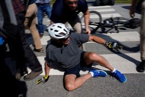 Caída presidencial durante un paseo en bici | 1000 Noticias