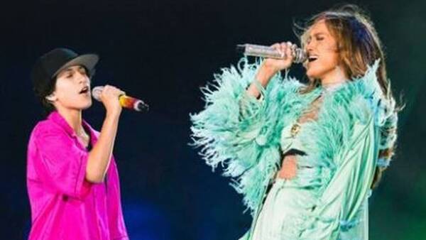 Crónica / [VIDEO] Hija de Marc Anthony cantó con su mamá JeyLo