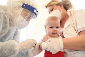 Diario HOY | EEUU autoriza vacunación de niños mayores de 6 meses contra el COVID