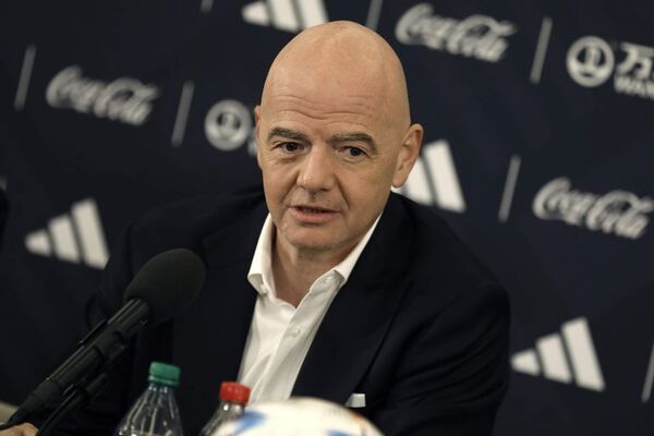 FIFA y FifPro lanzan campaña contra insultos en redes sociales - Fútbol - ABC Color