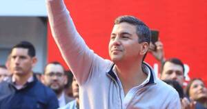 La Nación / Santiago Peña sigue en lo alto de la preferencia de electores