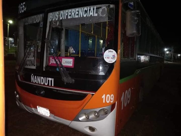 Vandalismo en Itauguá: Atacaron tres buses de transporte de pasajeros » San Lorenzo PY