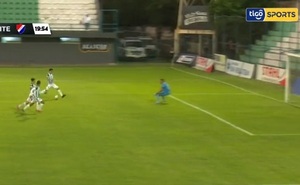 Blooper en la Intermedia: “Angurria” de jugador frustra un gol cantado