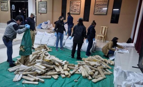 Camión con doble fondo ocultaba 1.247 kilos de marihuana evaluada en US$ 375 mil