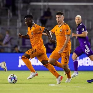 El gol de Sebastián Ferreira no evita la caída de Houston Dynamo - Fútbol Internacional - ABC Color