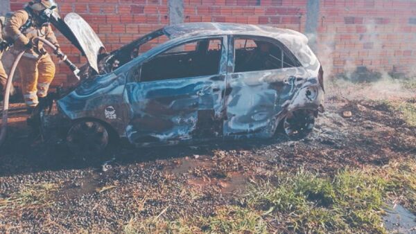 Misterio sobre muerto en un auto incinerado