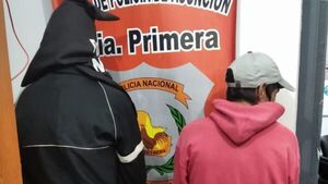 Apresaron a 5 personas por tirar su basura en la vereda