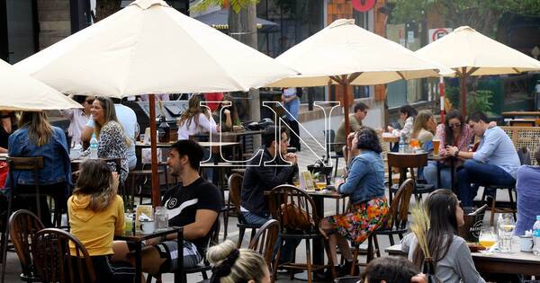 La Nación / Ante suba de salario mínimo, gremio gastronómico pide más control estatal contra competencia informal