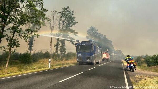 Evacuan a 700 personas por incendio forestal en las afueras de Berlín