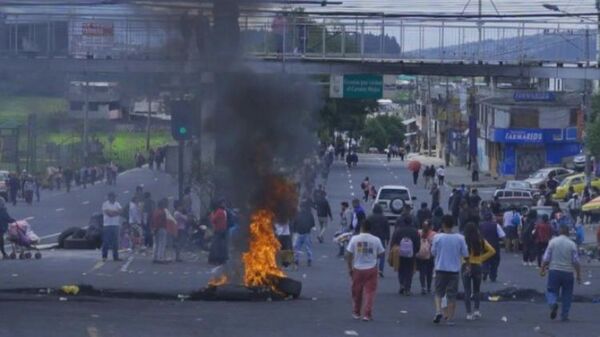 Paro indígena en Ecuador continúa con cierre de rutas en 17 provincias del país