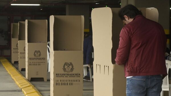 Colegios electorales de Colombia cierran en la segunda vuelta