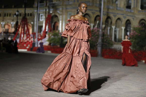 Dior homenajeó el arte y la tradición española - El Independiente