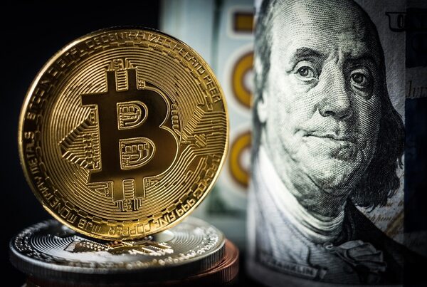 Se desploma el precio del Bitcoin - San Lorenzo Hoy