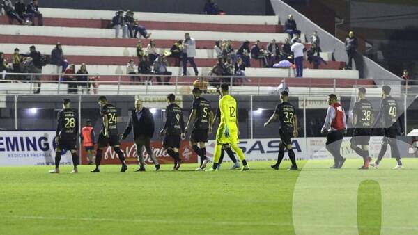 Crónica / "Vergüenza" es poco... ¡Un nuevo papelón en el fútbol paraguayo!