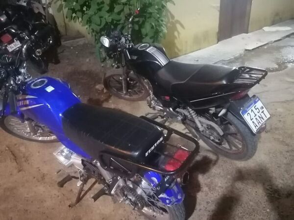 Logran recuperar dos motocicletas denunciadas como robadas - Policiales - ABC Color