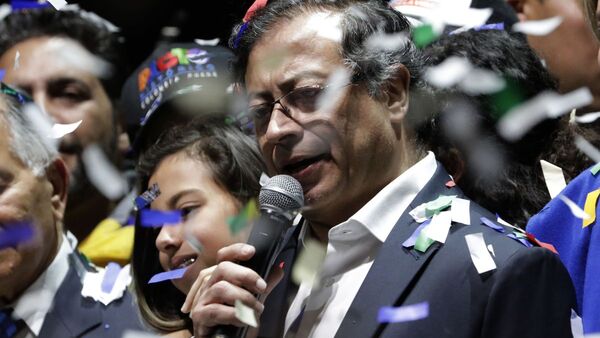 Abdo felicita al izquierdista Gustavo Petro por su victoria en Colombia