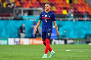 Mbappé denuncia 'racismo' tras su penal fallado y contradice a presidente de su federación