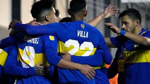 Boca Juniors asume el liderato y River suma su primer triunfo