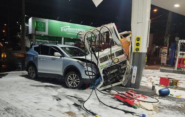 Mujer atropella una gasolinera en Fernando de la Mora – Prensa 5