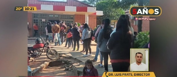 Larga fila en farmacia del Hospital de Calle´i - C9N