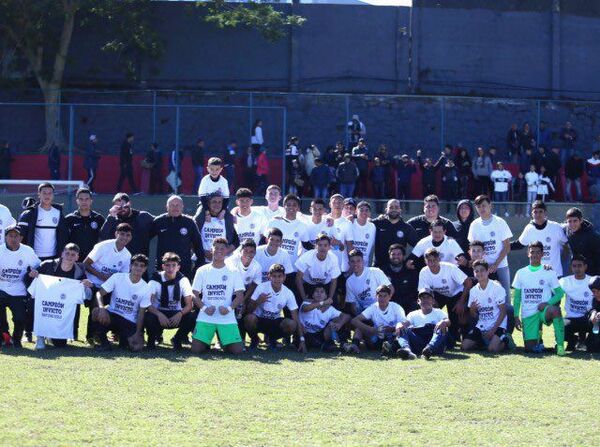 Olimpia se consagró campeón en la Sub 15   - Fútbol - ABC Color