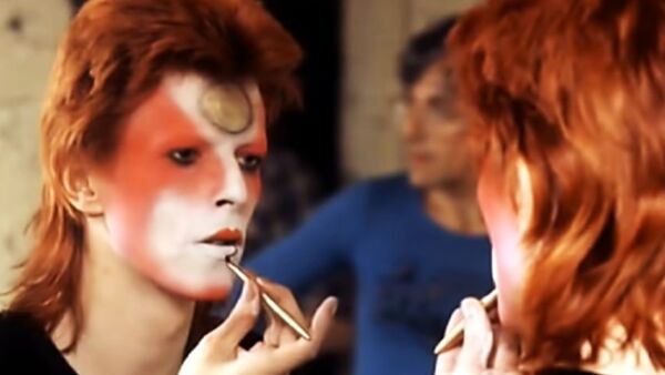 Diario HOY | Cincuenta años del aterrizaje de Ziggy Stardust, el personaje que catapultó a David Bowie