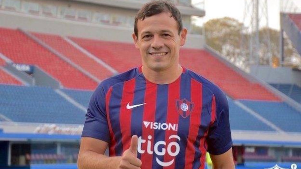 Crónica / Adalberto Román desempolvó los botines y volvió al fútbol