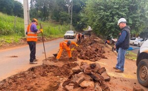 Municipalidad de CDE y ESSAP reparan desastroso asfaltado del Área 2