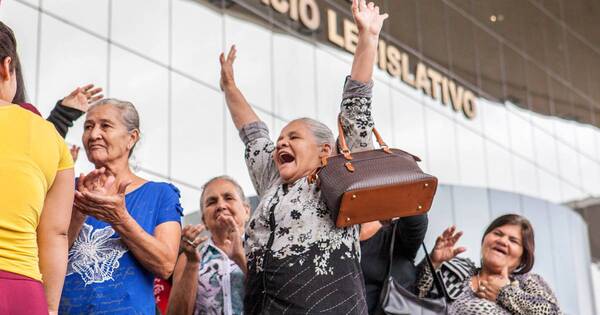 La Nación / Presentan en Francia libro sobre lucha de las trabajadoras domésticas paraguayas