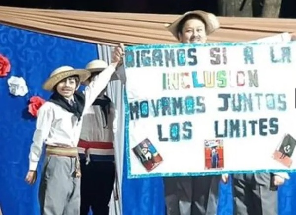 Reducto: Una mamá se vistió de paraguayito y pidió al MEC mayor inclusión a escolares con discapacidad » San Lorenzo PY