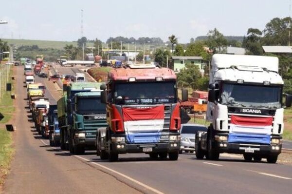 Camioneros contarían con descuento de Gs. 400 en el combustible | 1000 Noticias
