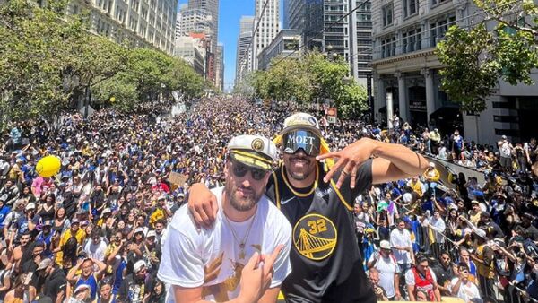 Multitudinaria fiesta en San Francisco por el título de NBA de los Warriors