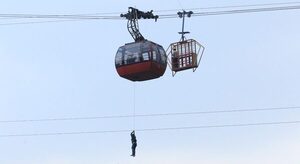 En la India: Turistas quedaron varados en un teleférico y tuvieron que bajar por una cuerda - Megacadena — Últimas Noticias de Paraguay