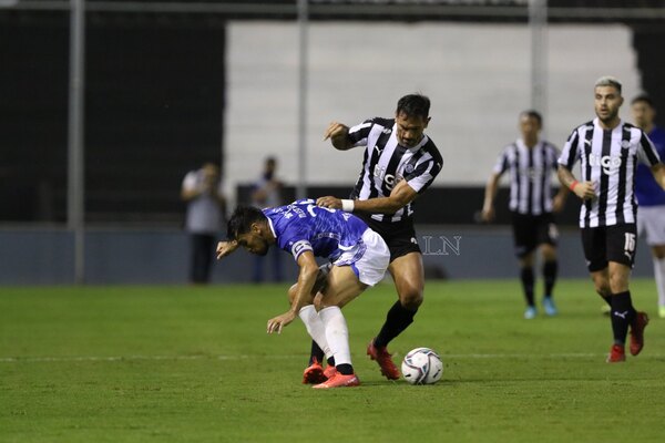 Versus / "Vamos a jugar en 'modo Chelsea' contra Libertad", dice el presidente de Sol - PARAGUAYPE.COM